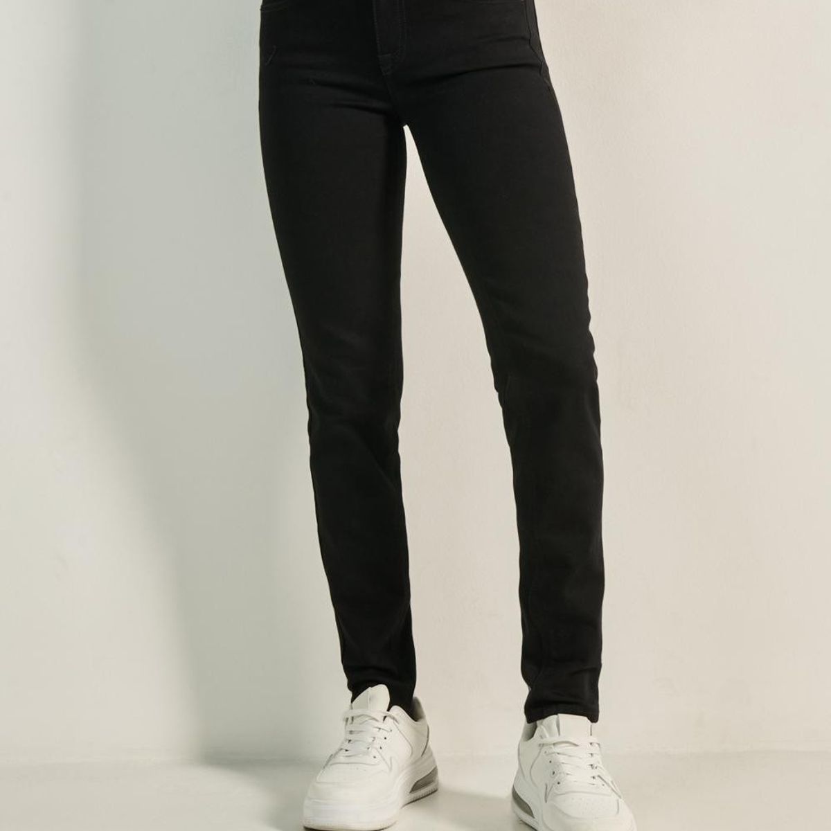 KOAJ - KOAJ Jean push up tiro alto negro con doble botón y 5 bolsil