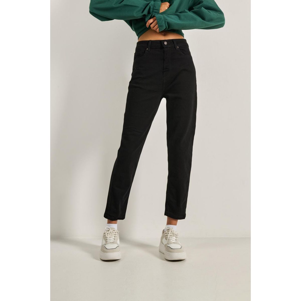 KOAJ - KOAJ Jean mom negro con 5 bolsillos, tiro súper alto y bota