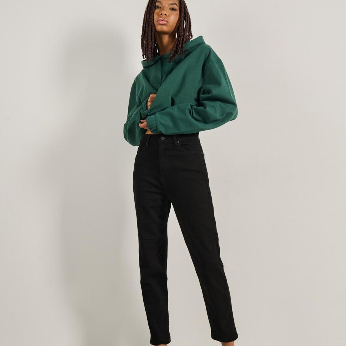 KOAJ - KOAJ Jean mom negro con 5 bolsillos, tiro súper alto y bota