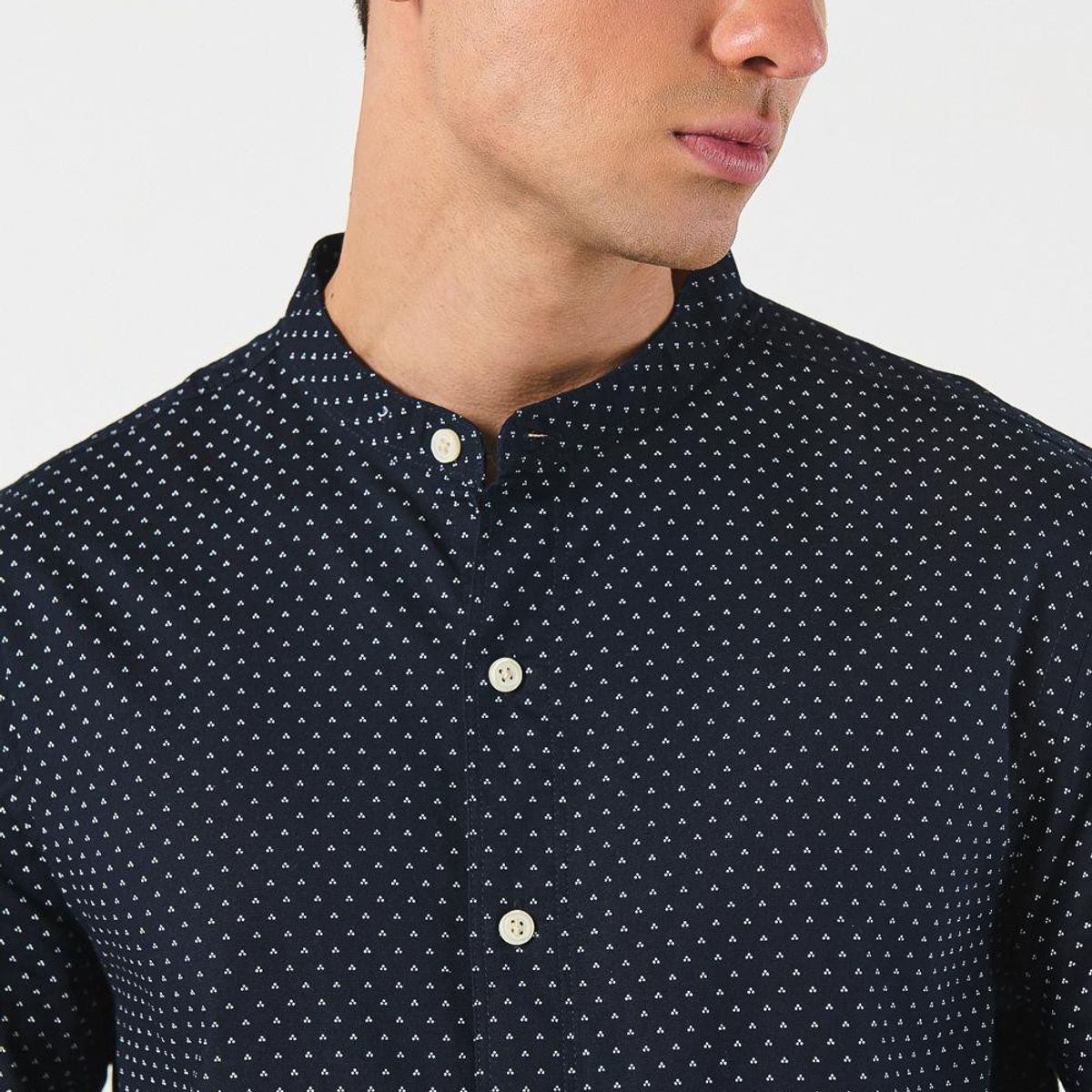 KOAJ - KOAJ Camisa cuello nerú azul oscura con estampados de mini  Hombre