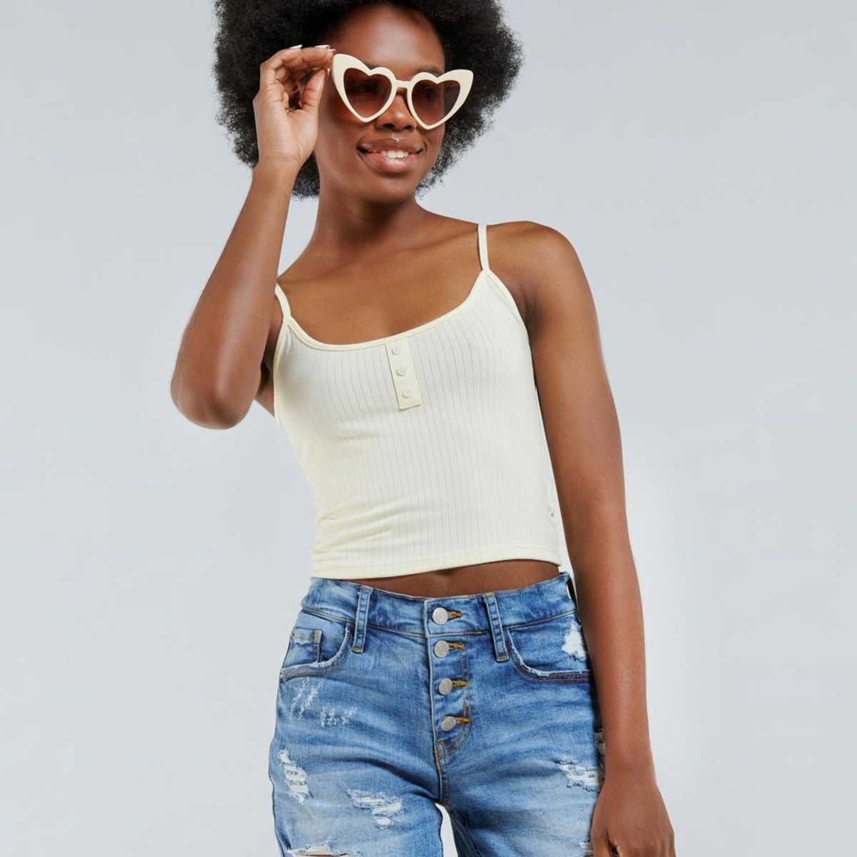 KOAJ - KOAJ Short azul claro en jean con rotos y cierre con botone Mujer