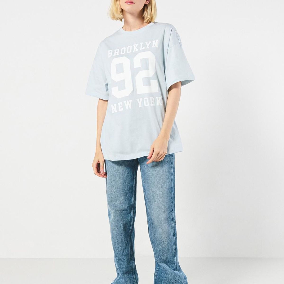 KOAJ - KOAJ Camiseta azul clara manga corta oversize con diseño col Mujer