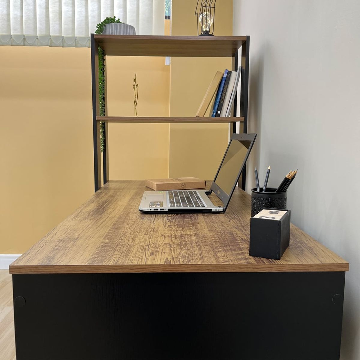 BERTOLINI - Escritorio con biblioteca Match en MDP 134x120cm 3 estante