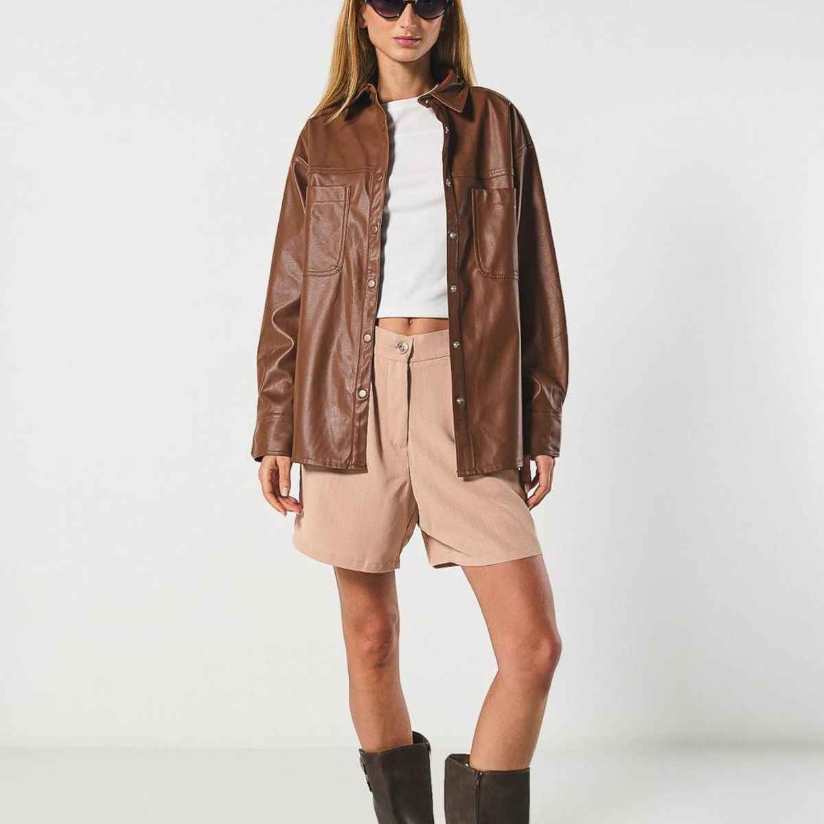 KOAJ - KOAJ BLUSA EN PU UNICOLOR CAMISERA ML CON BOLSILLOS Y BROCHE Mujer