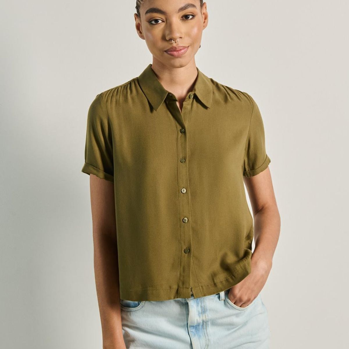 KOAJ - KOAJ Blusa unicolor crop top con botones y manga corta Mujer