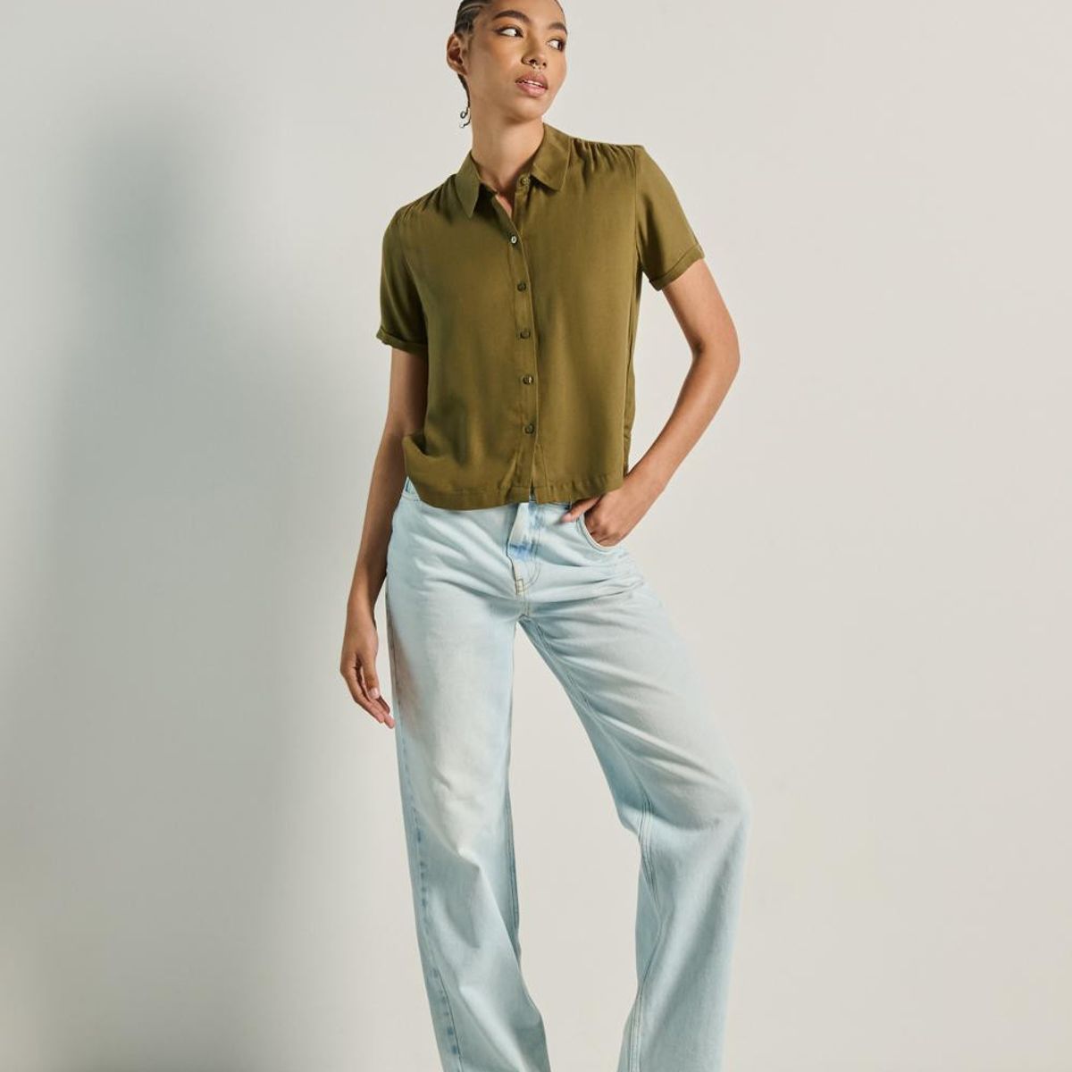 KOAJ - KOAJ Blusa unicolor crop top con botones y manga corta Mujer