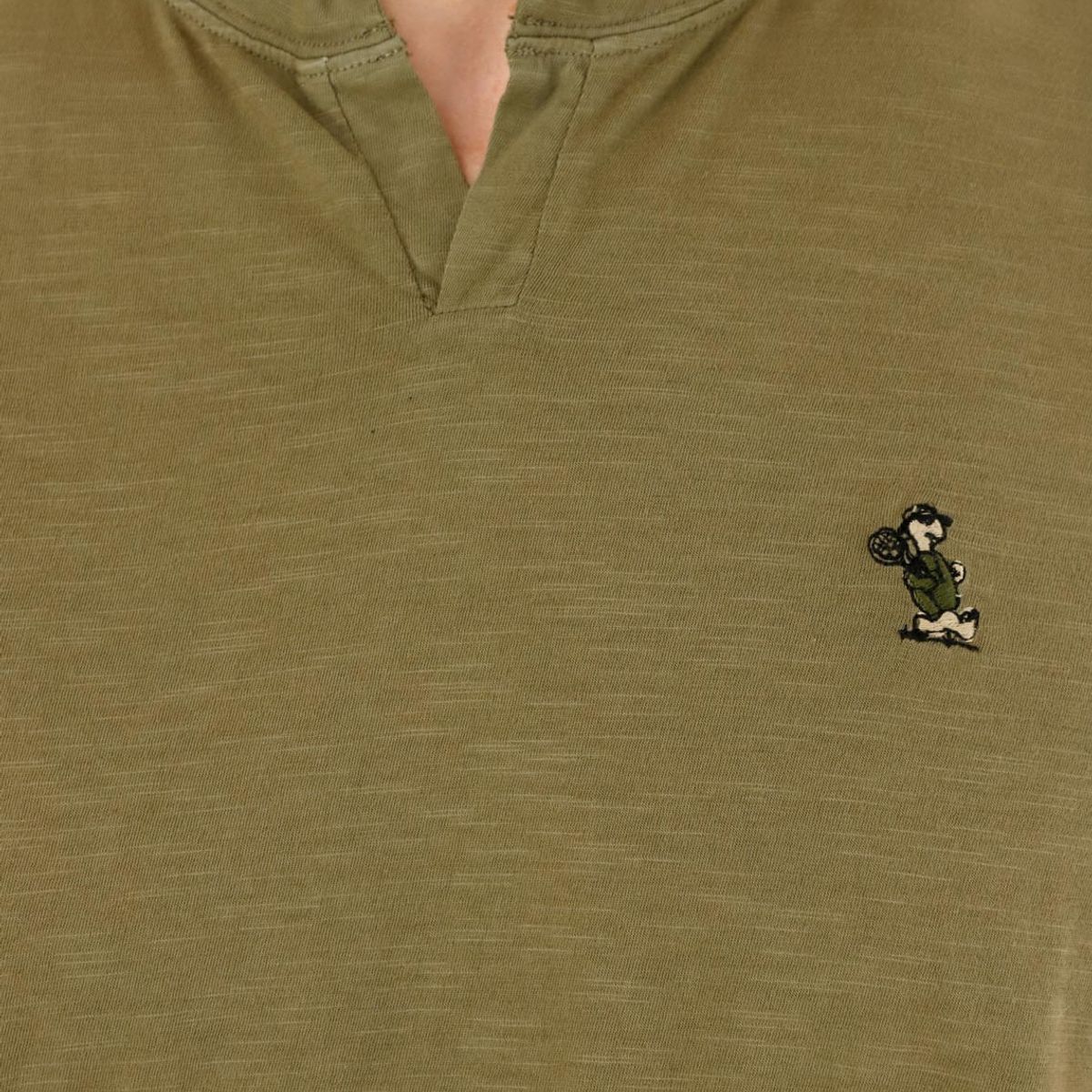 TENNIS - Camiseta verde con abertura en V para hombre