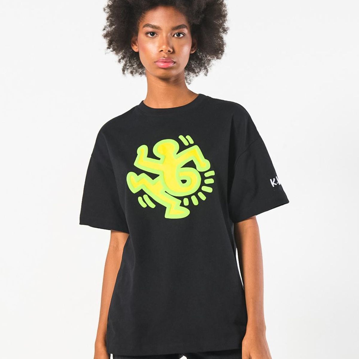 KOAJ - KOAJ Camiseta manga corta negra oversize con arte de Keith  Mujer
