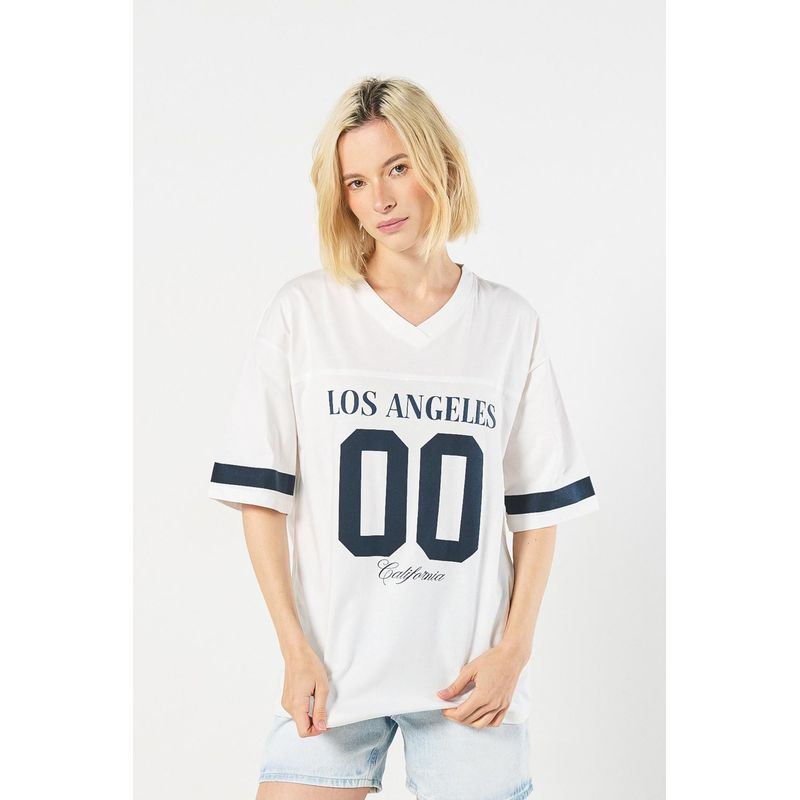 KOAJ - KOAJ Camiseta oversize cuello V crema con diseño college MUJER