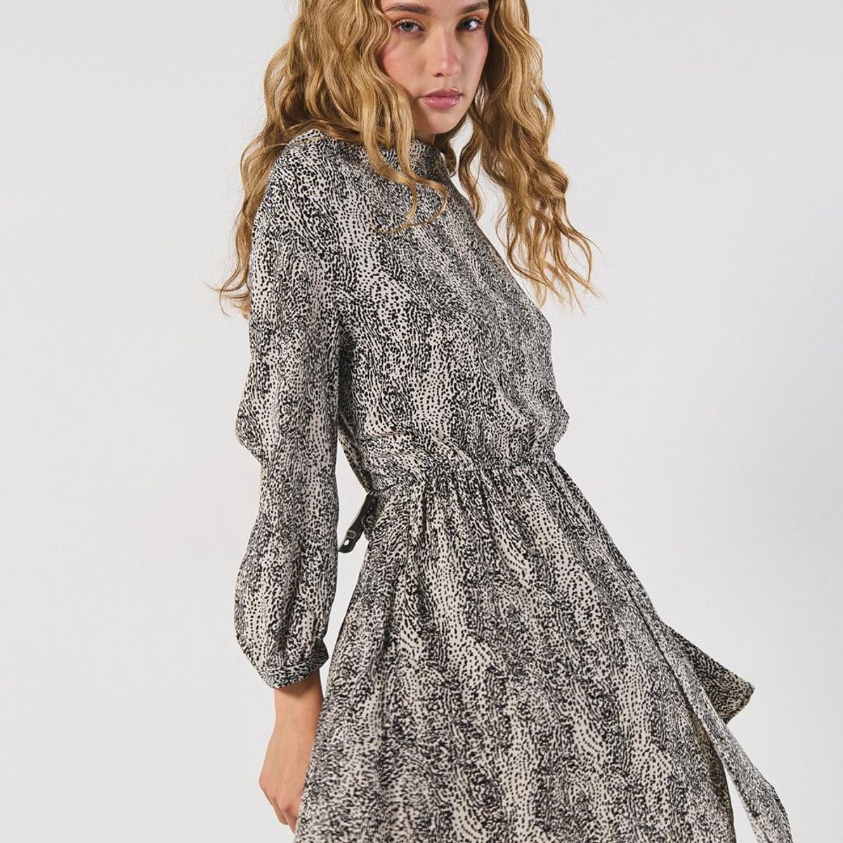 KOAJ - KOAJ Vestido corto kaki con manga 3/4 y escote drapeado Mujer