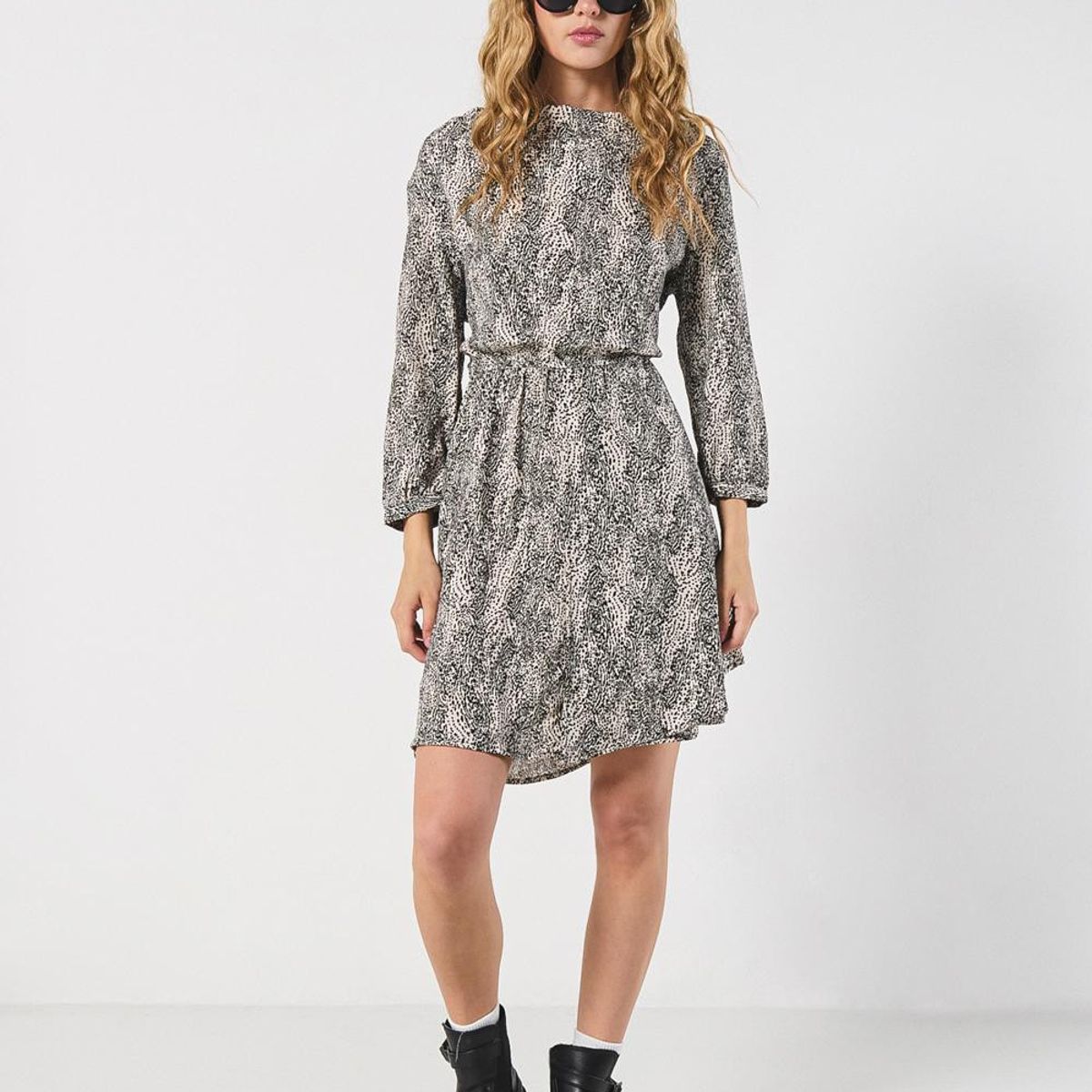 KOAJ - KOAJ Vestido corto kaki con manga 3/4 y escote drapeado Mujer