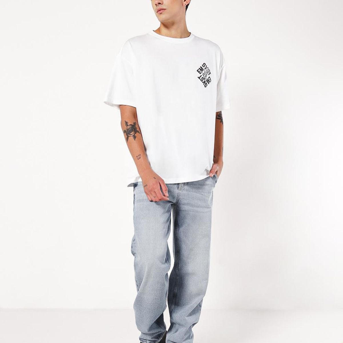 KOAJ - KOAJ Camiseta crema oversize con manga corta y diseños futu Hombre