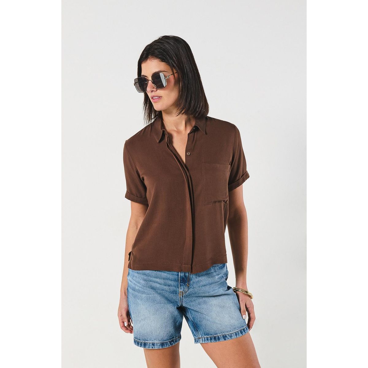 KOAJ - KOAJ Blusa manga corta unicolor con botones ocultos Mujer