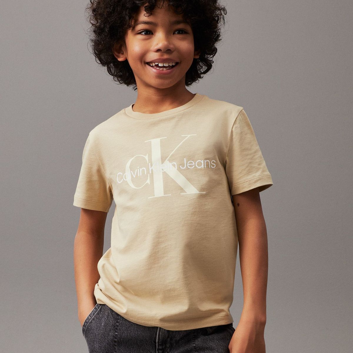 CALVIN KLEIN - Camiseta Niño Beige Unisex Con Logo Calvin Klein