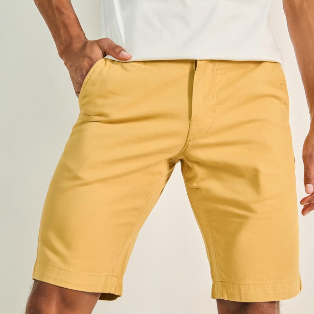 KOAJ - KOAJ Bermuda unicolor en dril para hombre, confeccionada en  Hombre