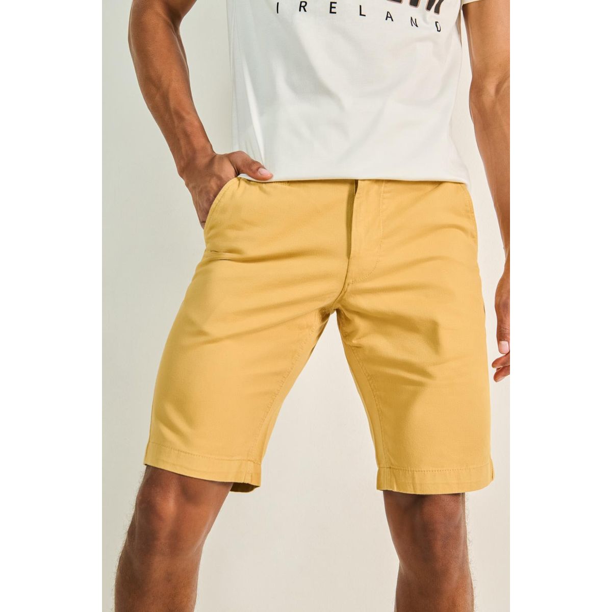 KOAJ - KOAJ Bermuda unicolor en dril para hombre, confeccionada en  Hombre