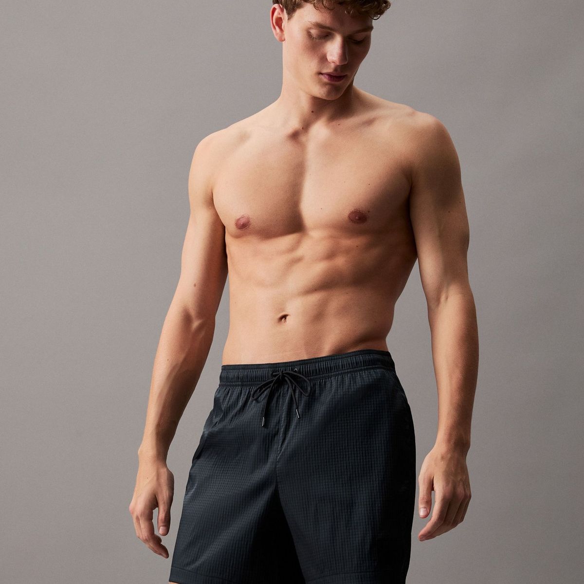 CALVIN KLEIN - Traje negro de baño de largo medio con cordón antidesgarro Calvin Klein