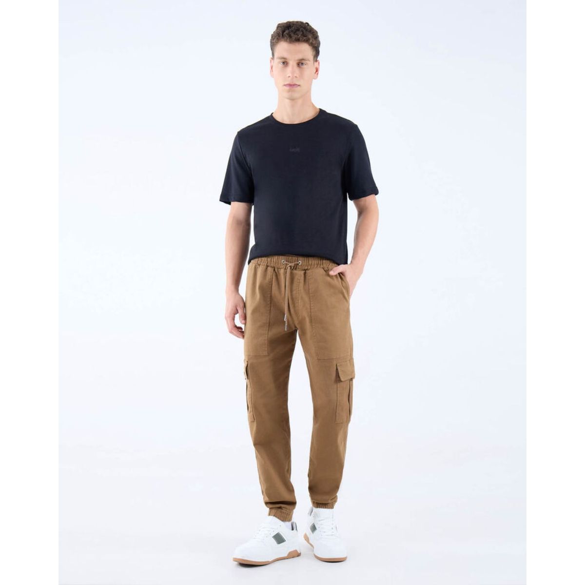 SEVEN SEVEN - Jogger Con Bolsillos Cargo  Para Hombre Camel Seven Seven