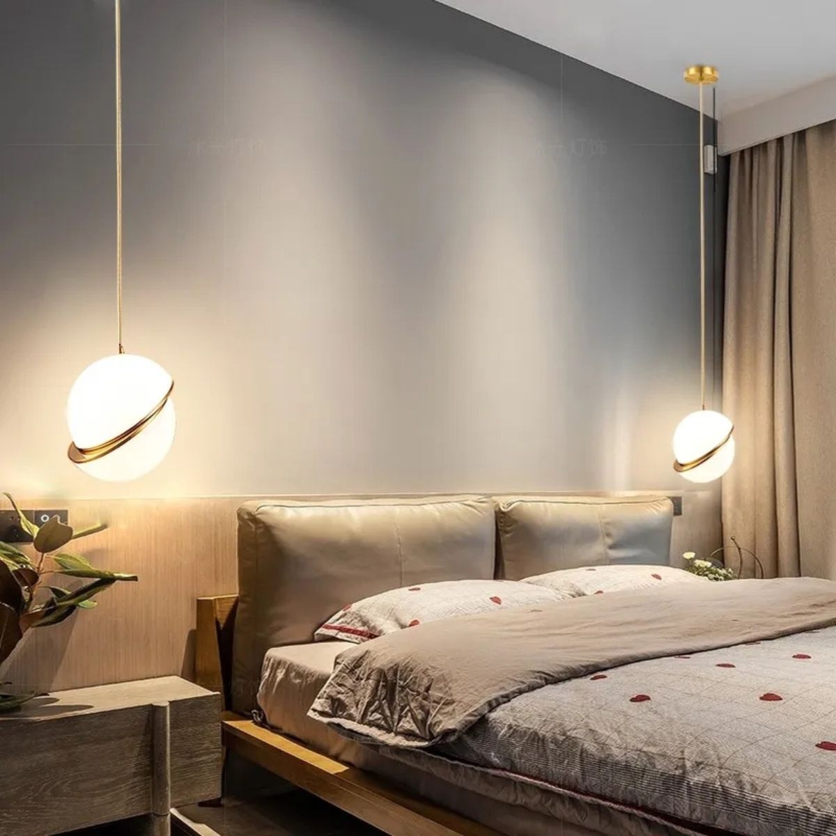 LE CAPRICE - Lámpara Colgante Esfera Media Luna Dorada