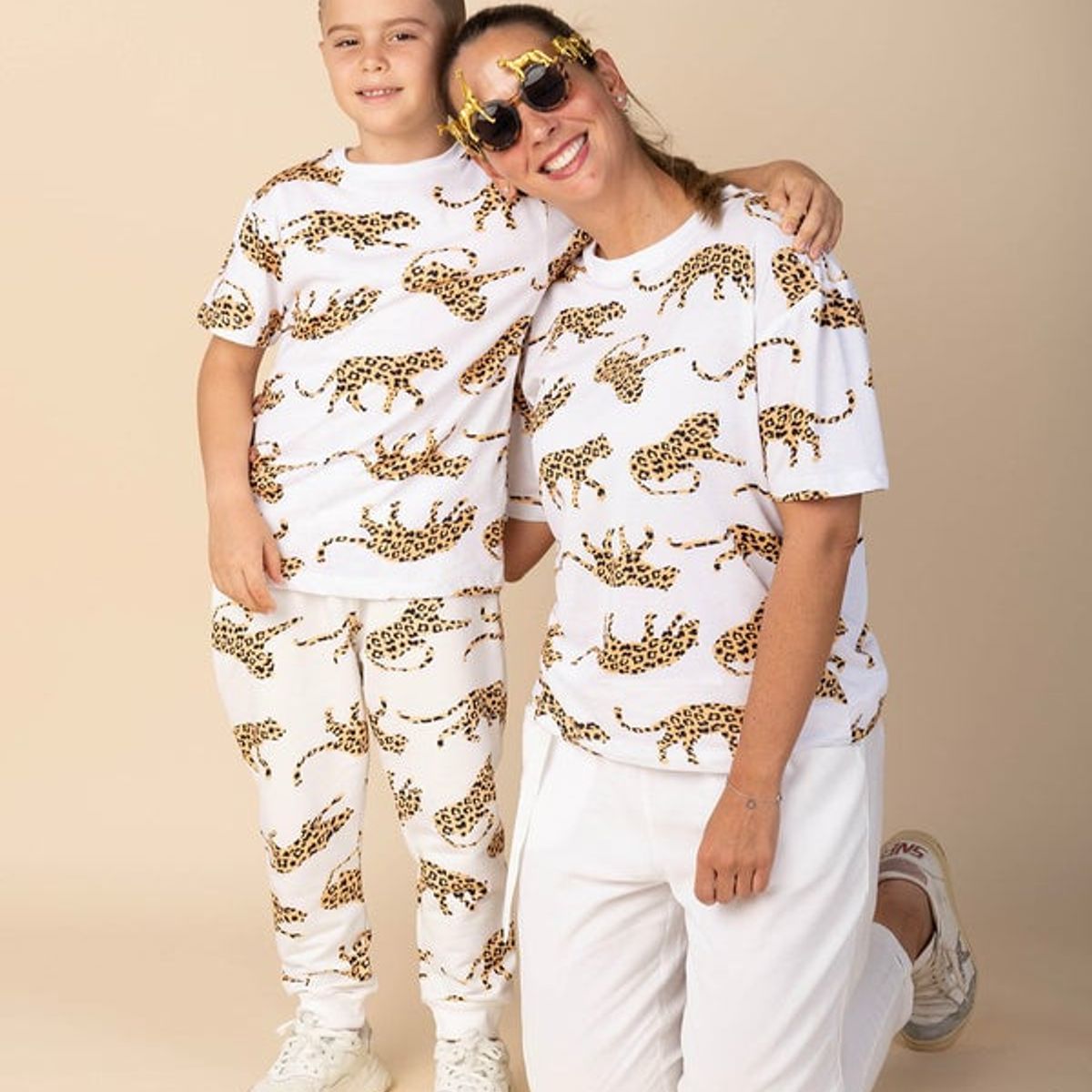 DOSOJOS - Conjunto unisex de camiseta y sudadera en algodón peruano leopardos