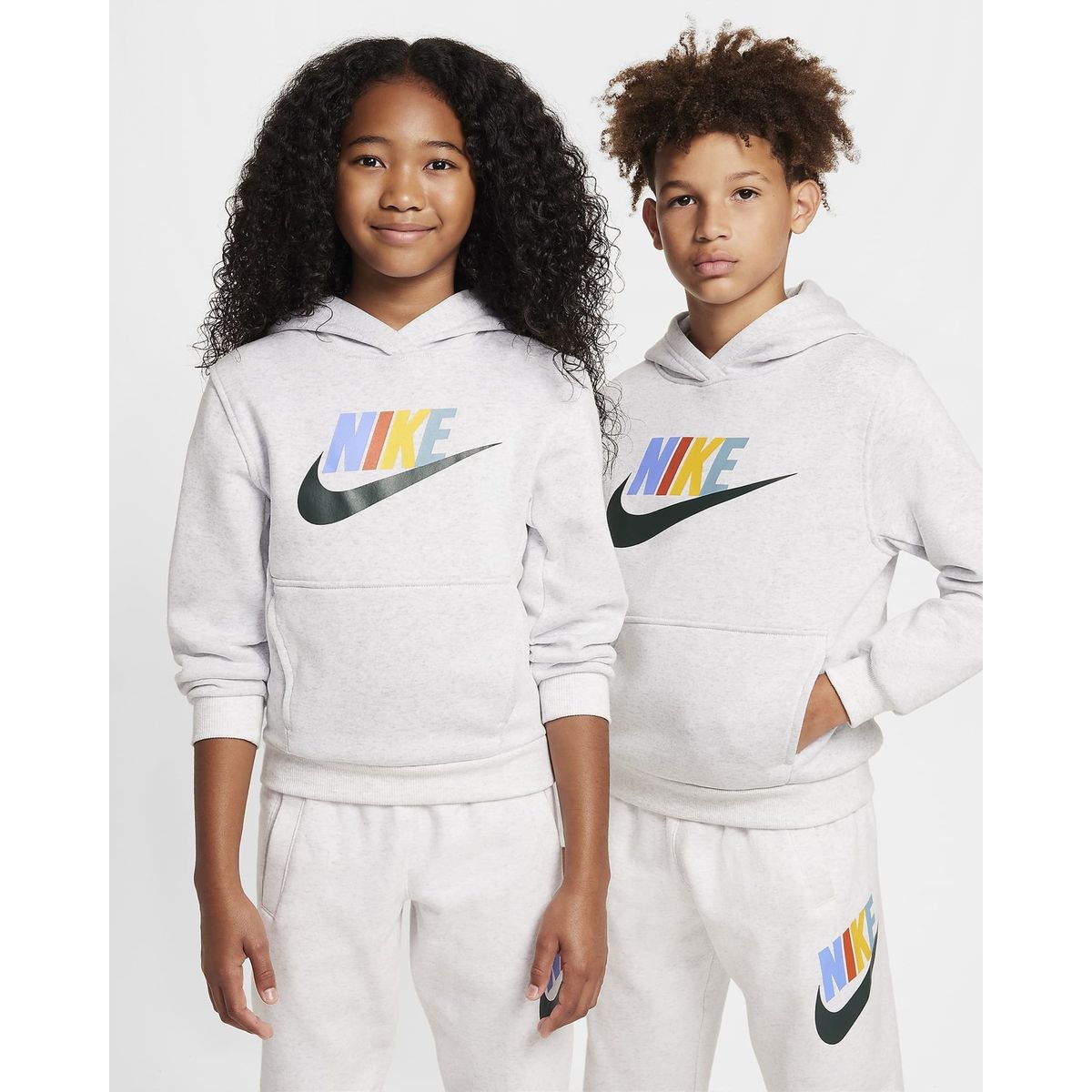 NIKE - BUZO CON CAPOTA NIKE NIÑO SPORTSWEAR CLUB FLEECE FD2988-051 GRIS