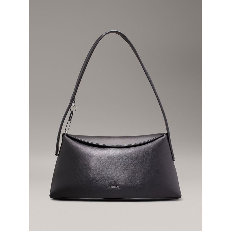 CALVIN KLEIN - Bolso negro de hombro soft sculpt Calvin Klein
