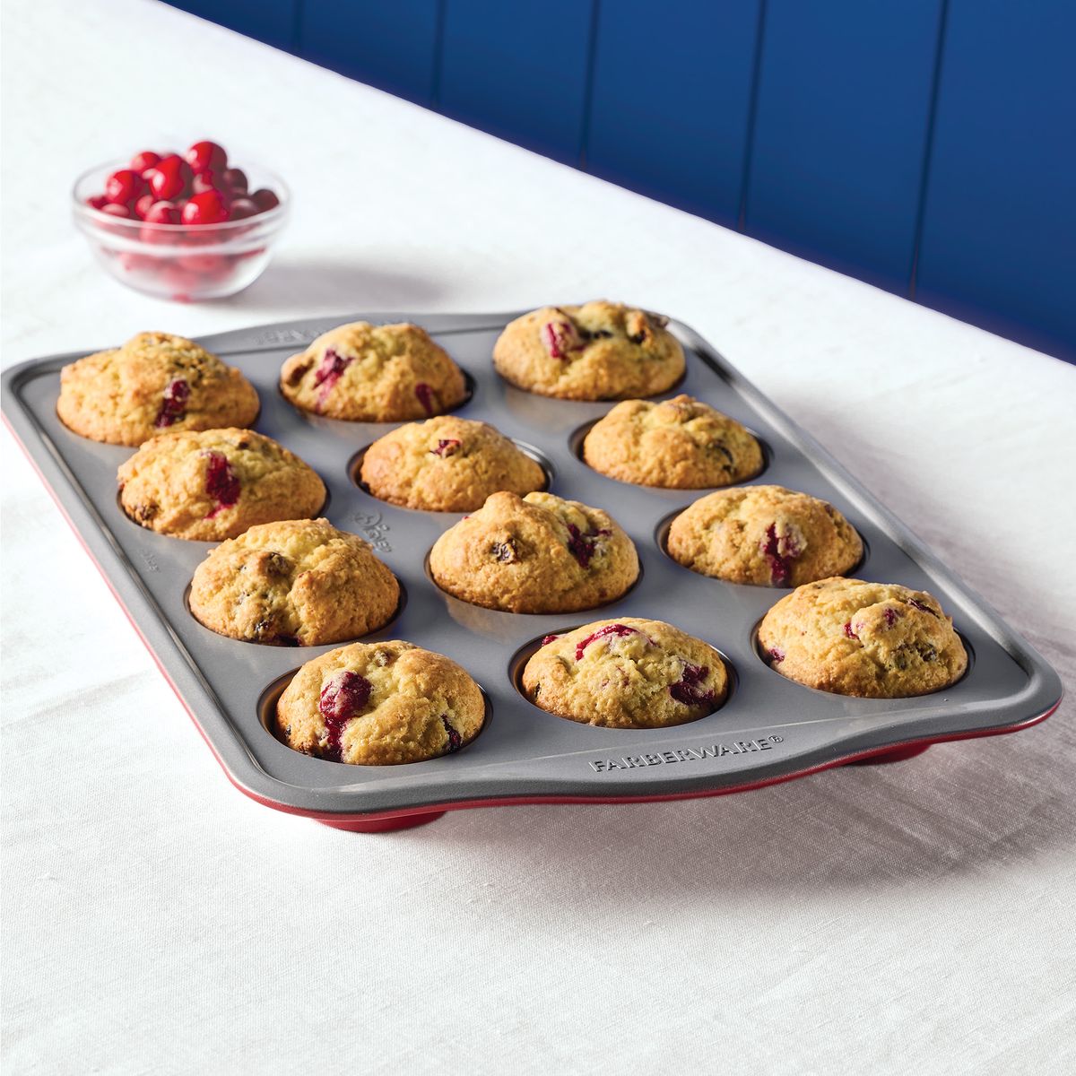 FARBERWARE - Molde para 12 cupcakes. Acero con antiadherente, rojo Farberware