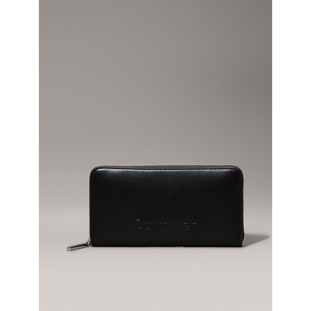 CALVIN KLEIN - Billetera negra grande con cremallera en el contorno RFID Calvin Klein