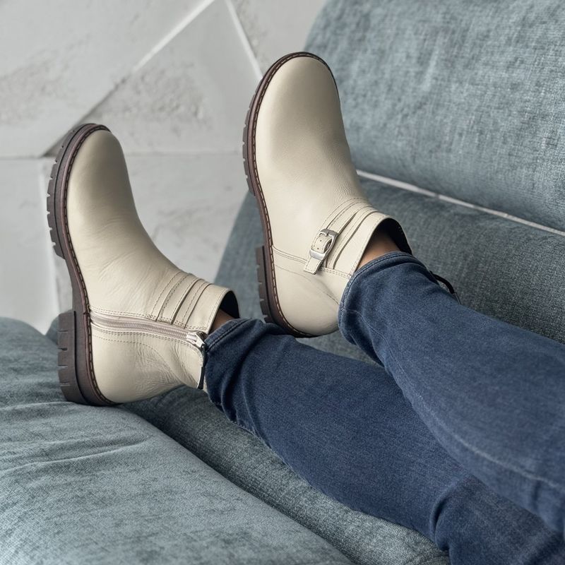 CALZADO TRIUNFO - Botin Plano Hebilla - Beige - Calzado Triunfo