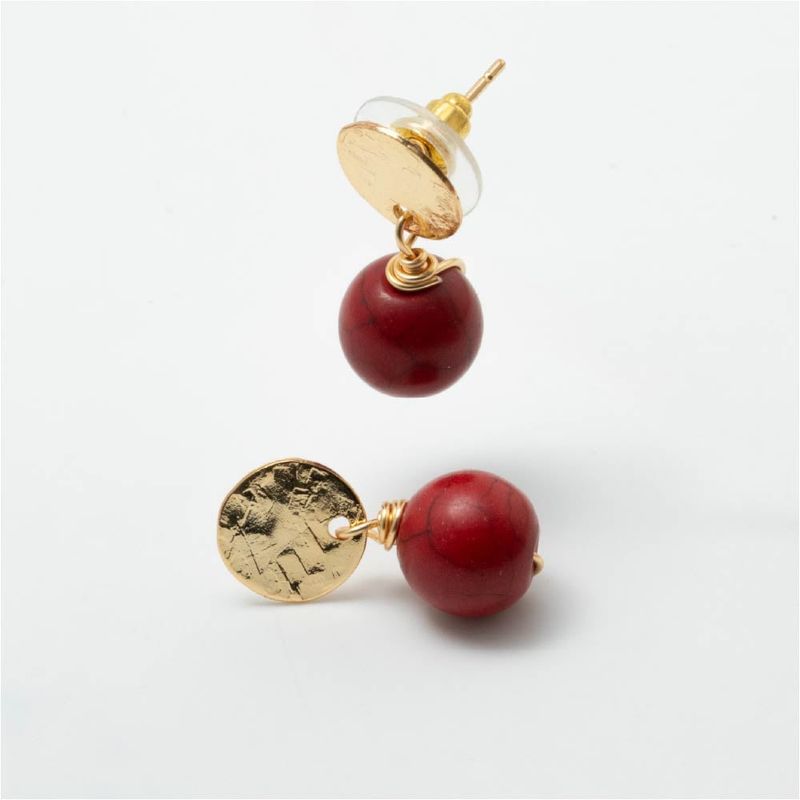 ENIGMA - Aretes Topo Rojo Coral Con Piedra Natural Dorado Para Mujer_.