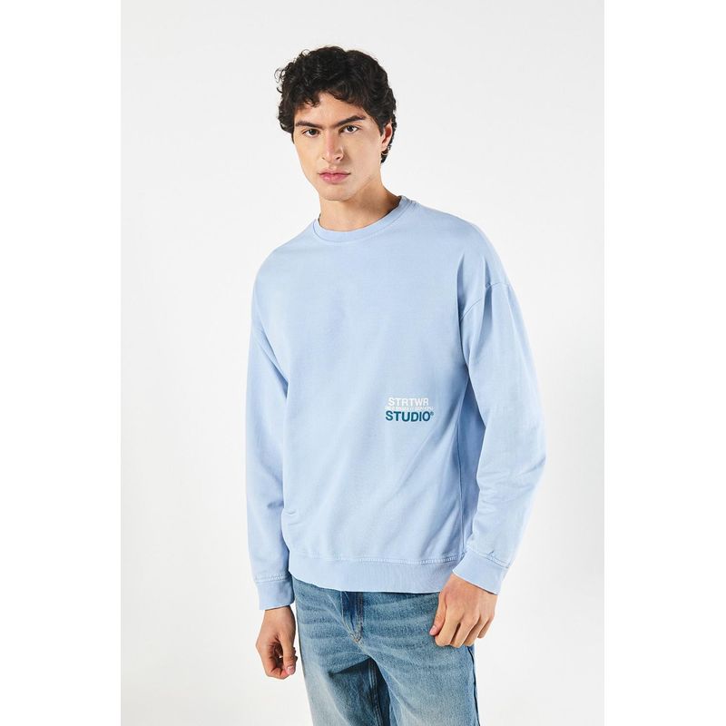 KOAJ - KOAJ Buzo oversize azul con cuello redondo y texto en frente HOMBRE