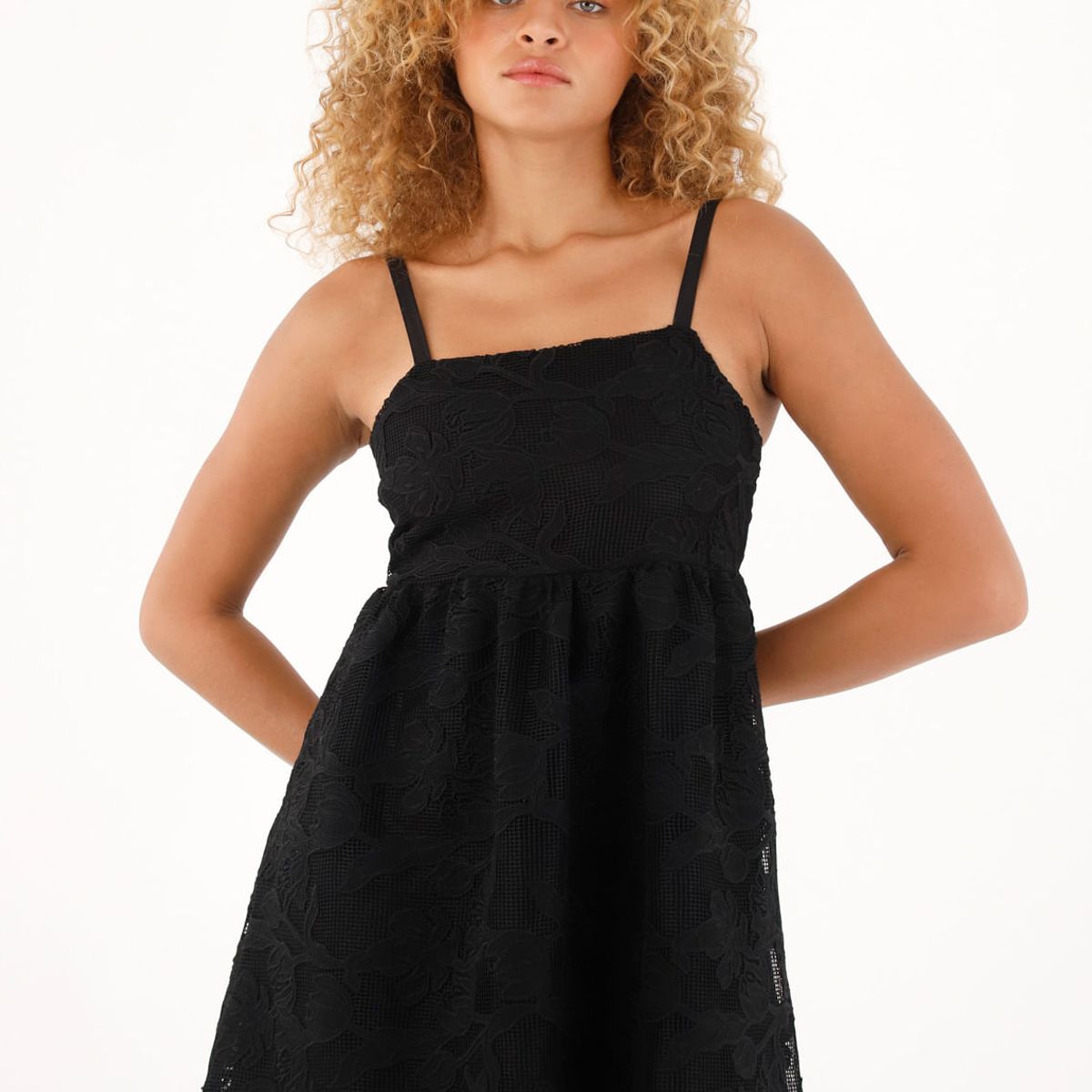 TENNIS - Vestido negro corto en tela bordada para mujer