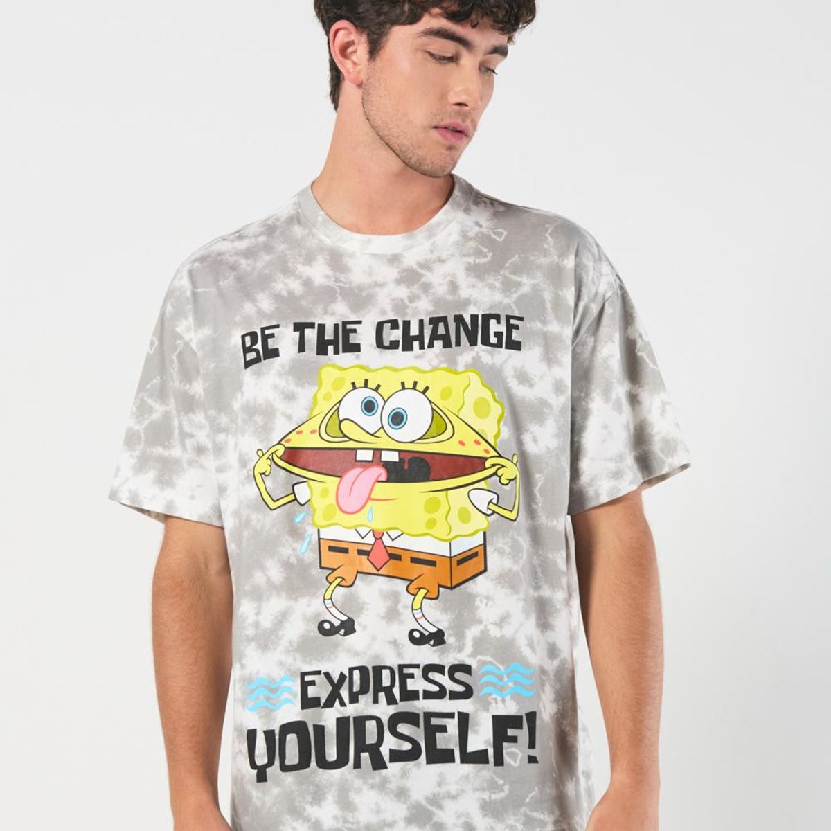KOAJ - KOAJ Camiseta de Bob Esponja oversize crema con efecto tie  Hombre