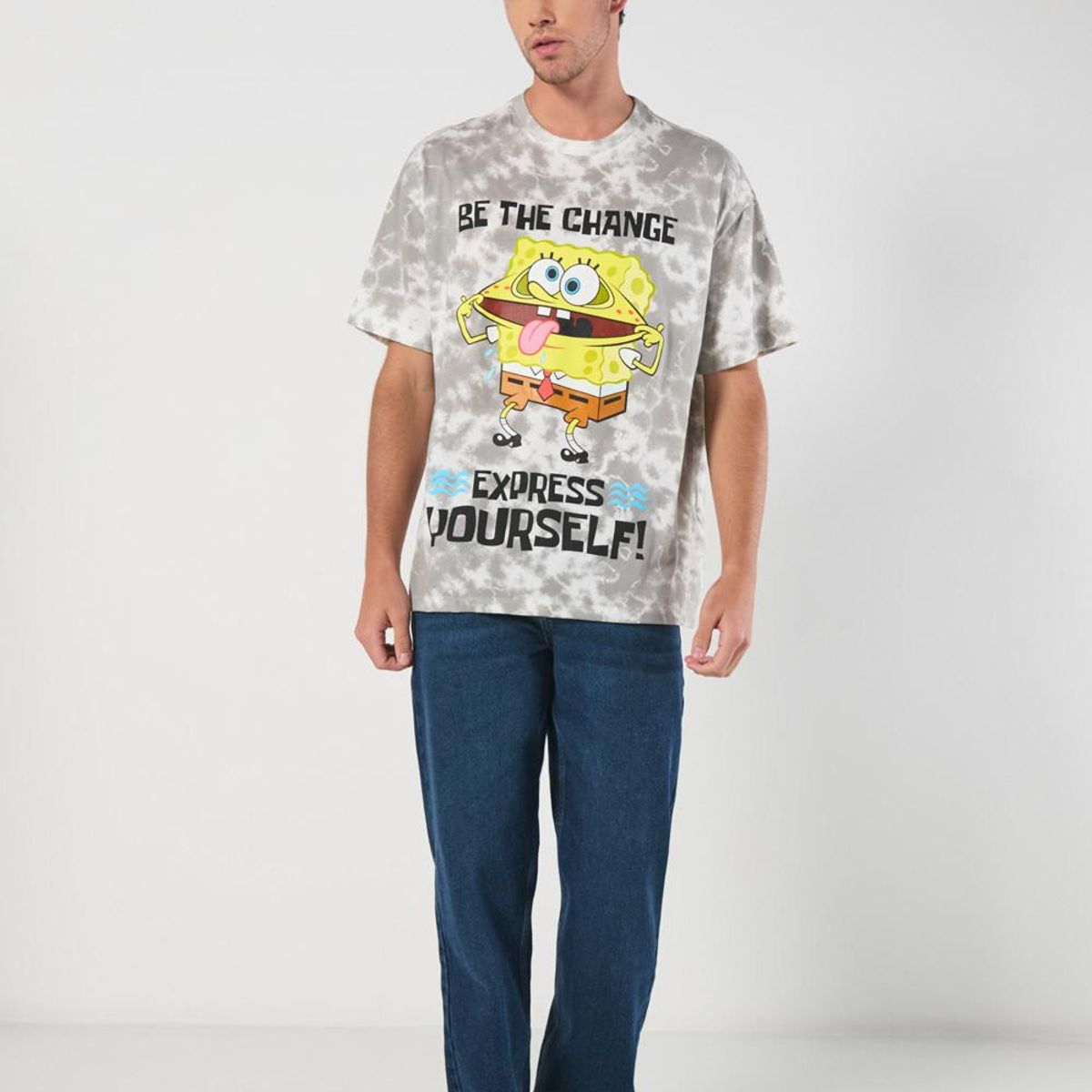 KOAJ - KOAJ Camiseta de Bob Esponja oversize crema con efecto tie  Hombre