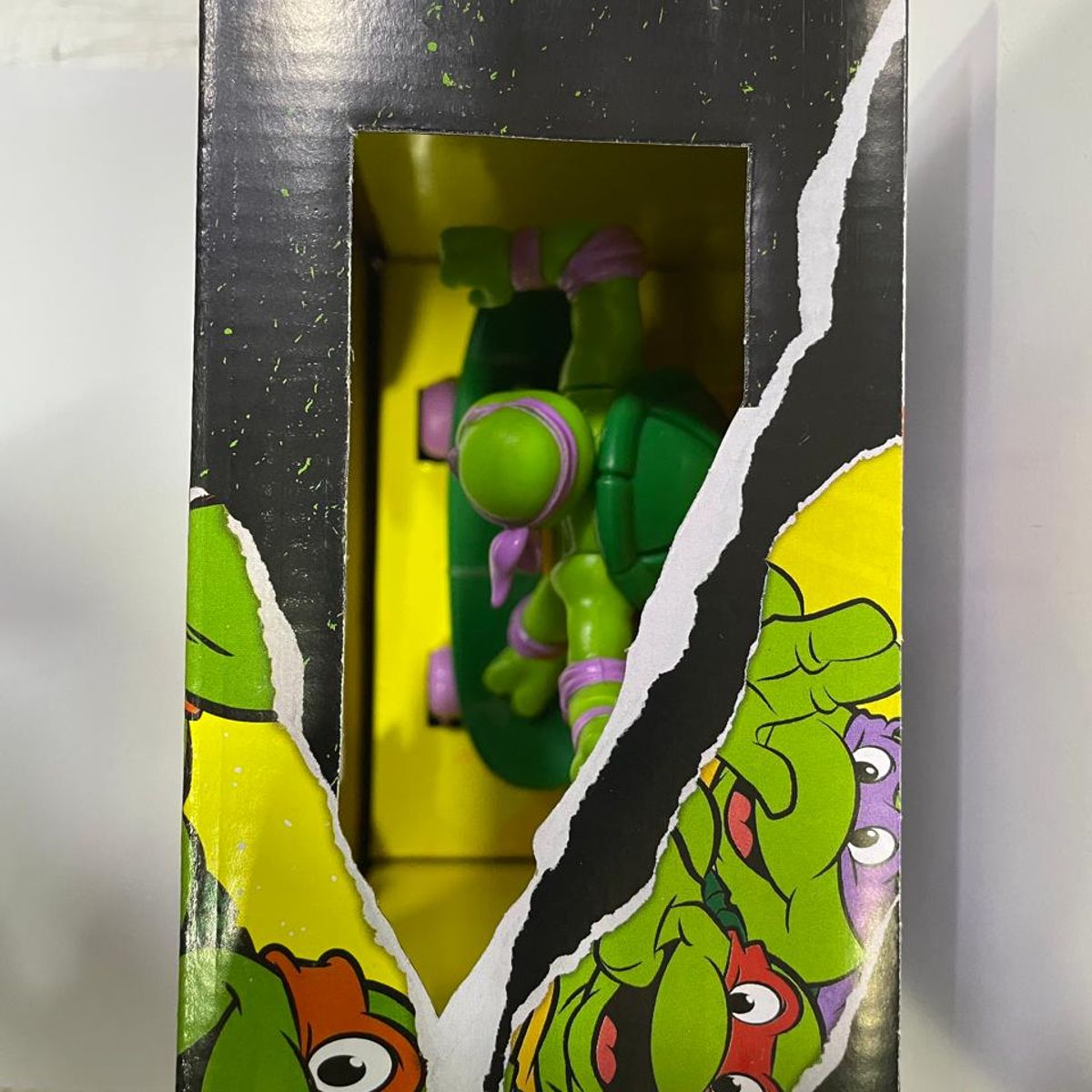 GENERICO - FIGURA TORTUGA NINJA EN PATINETA CON IMPULSO DONATELLO