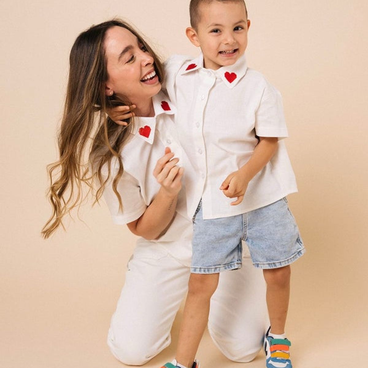 DOSOJOS - Camisa para niñas y niños en algodón - Bordado corazones