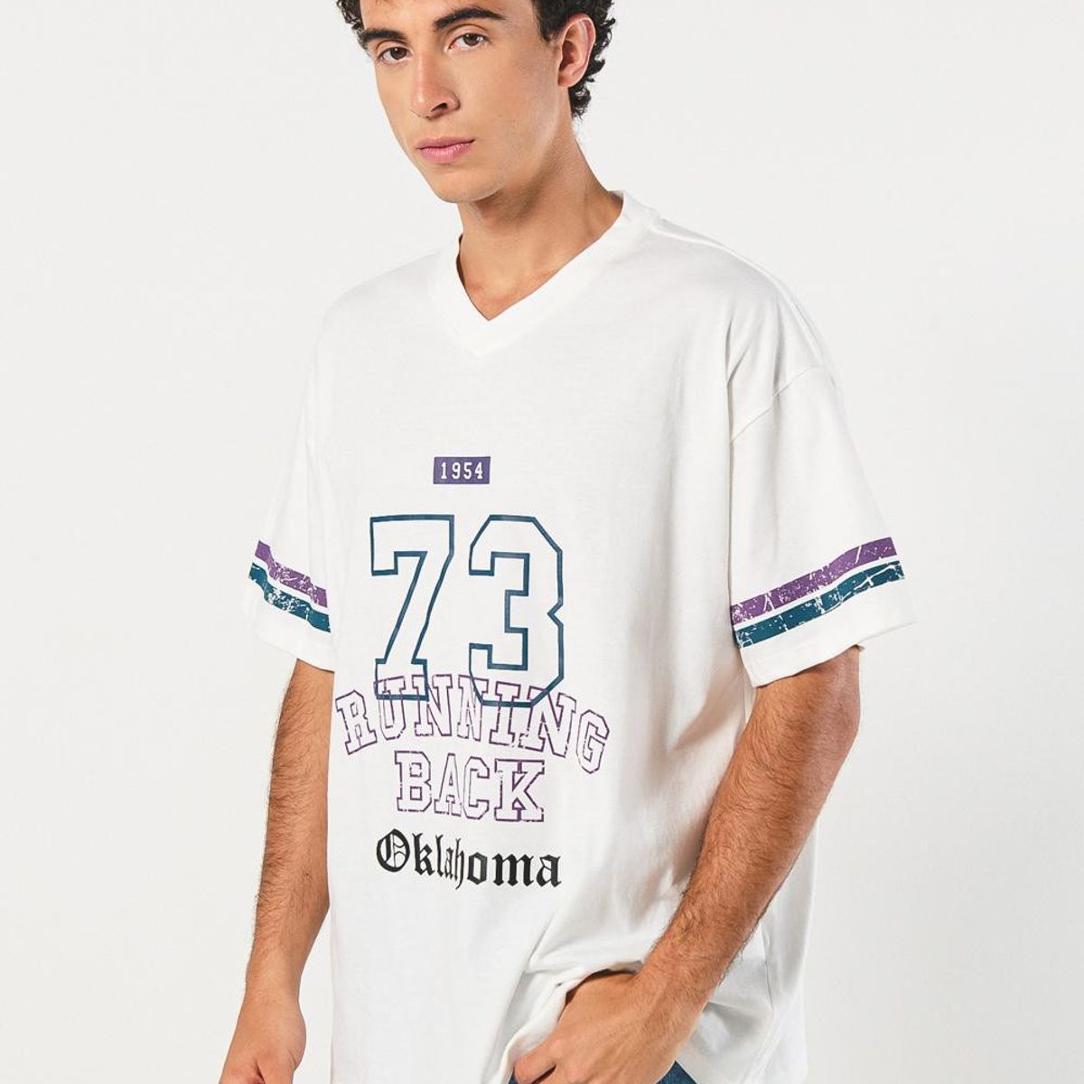 KOAJ - KOAJ Camiseta cuello V crema oversize con estampado college Hombre