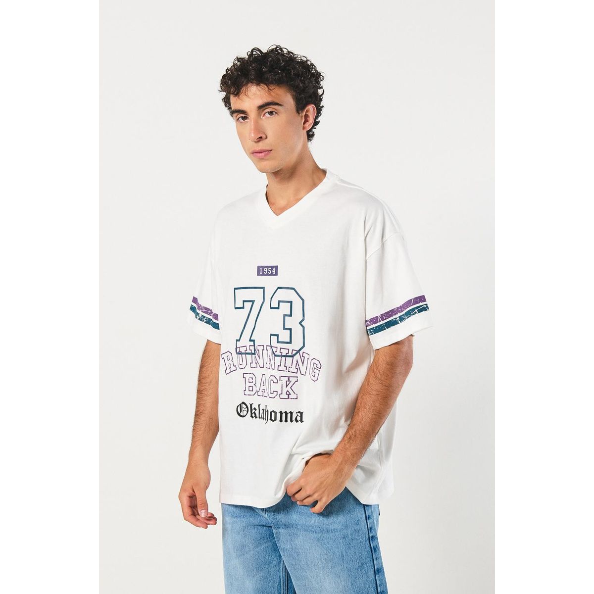 KOAJ - KOAJ Camiseta cuello V crema oversize con estampado college Hombre