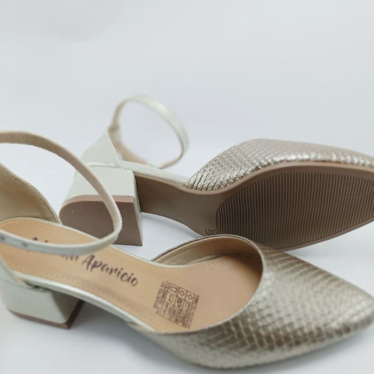 ADRIANA APARICIO - BALETA CUERO PLATINO ADRIANA APARICIO TACON BAJO REF 5311