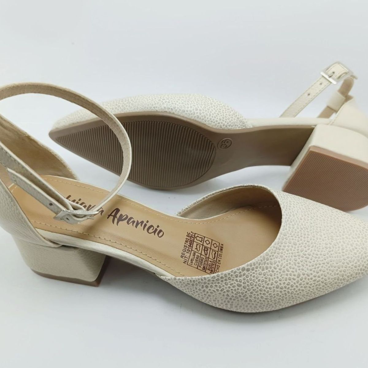 ADRIANA APARICIO - BALETA CUERO TALCO  ADRIANA APARICIO TACON BAJO REF 5311