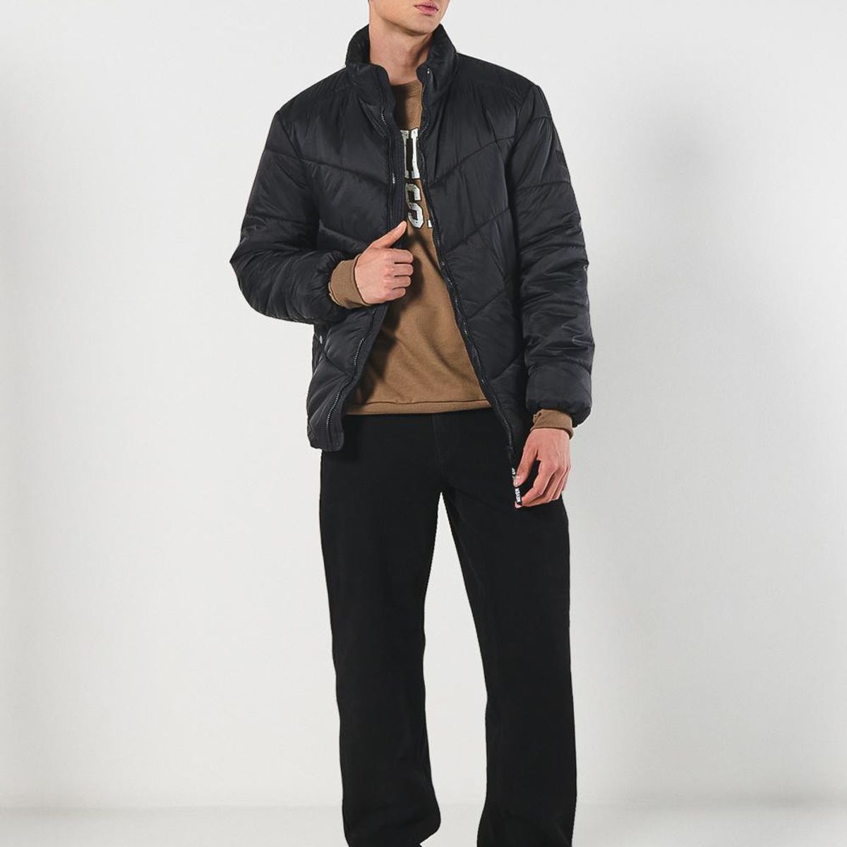 KOAJ - KOAJ Chaqueta unicolor con cuello alto acolchada y costuras Hombre