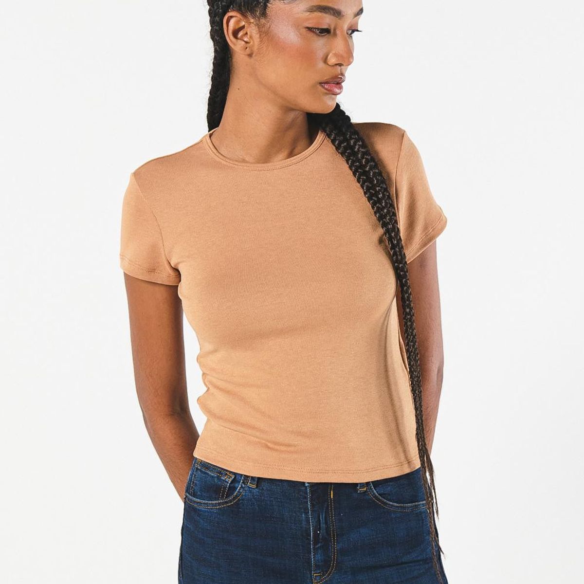 KOAJ - KOAJ Camiseta en rib ajustada unicolor con cuello redondo