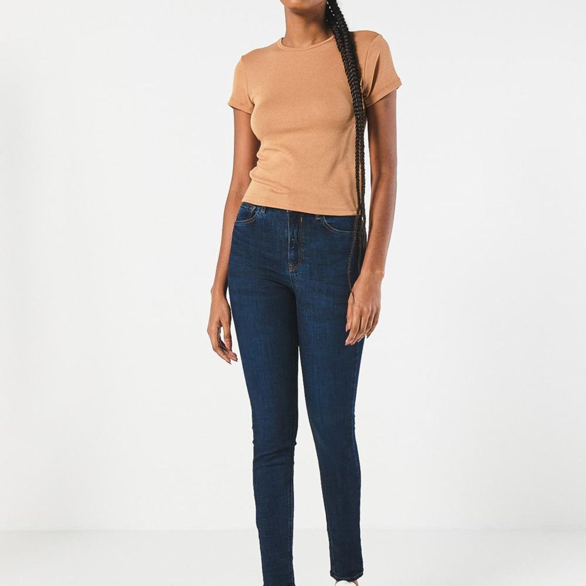 KOAJ - KOAJ Camiseta en rib ajustada unicolor con cuello redondo