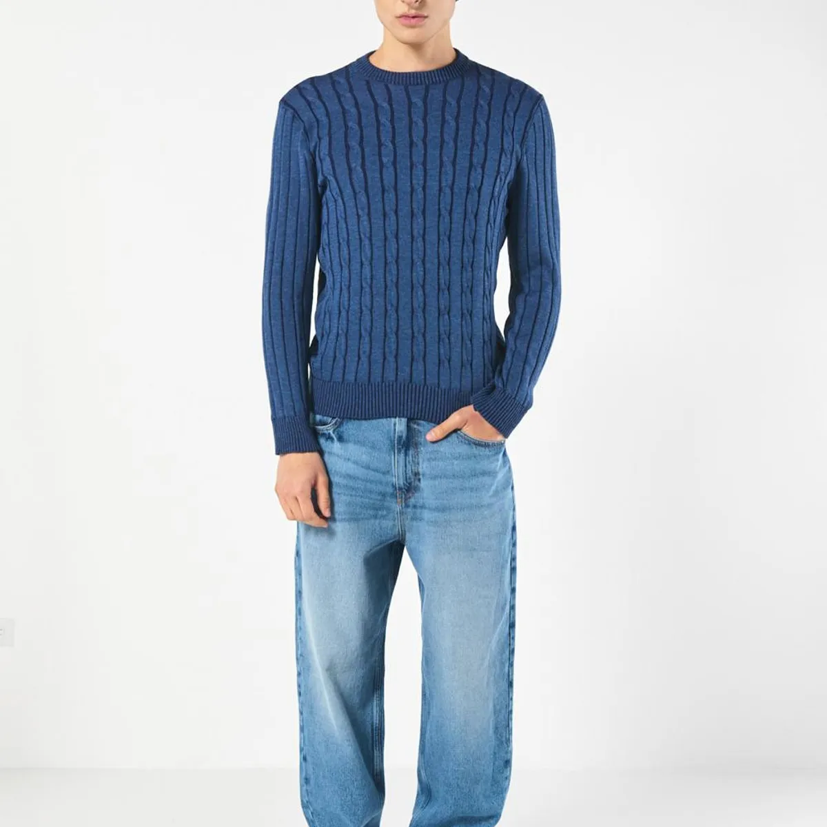 KOAJ - KOAJ Suéter tejido azul intenso cuello redondo con trenzas Hombre