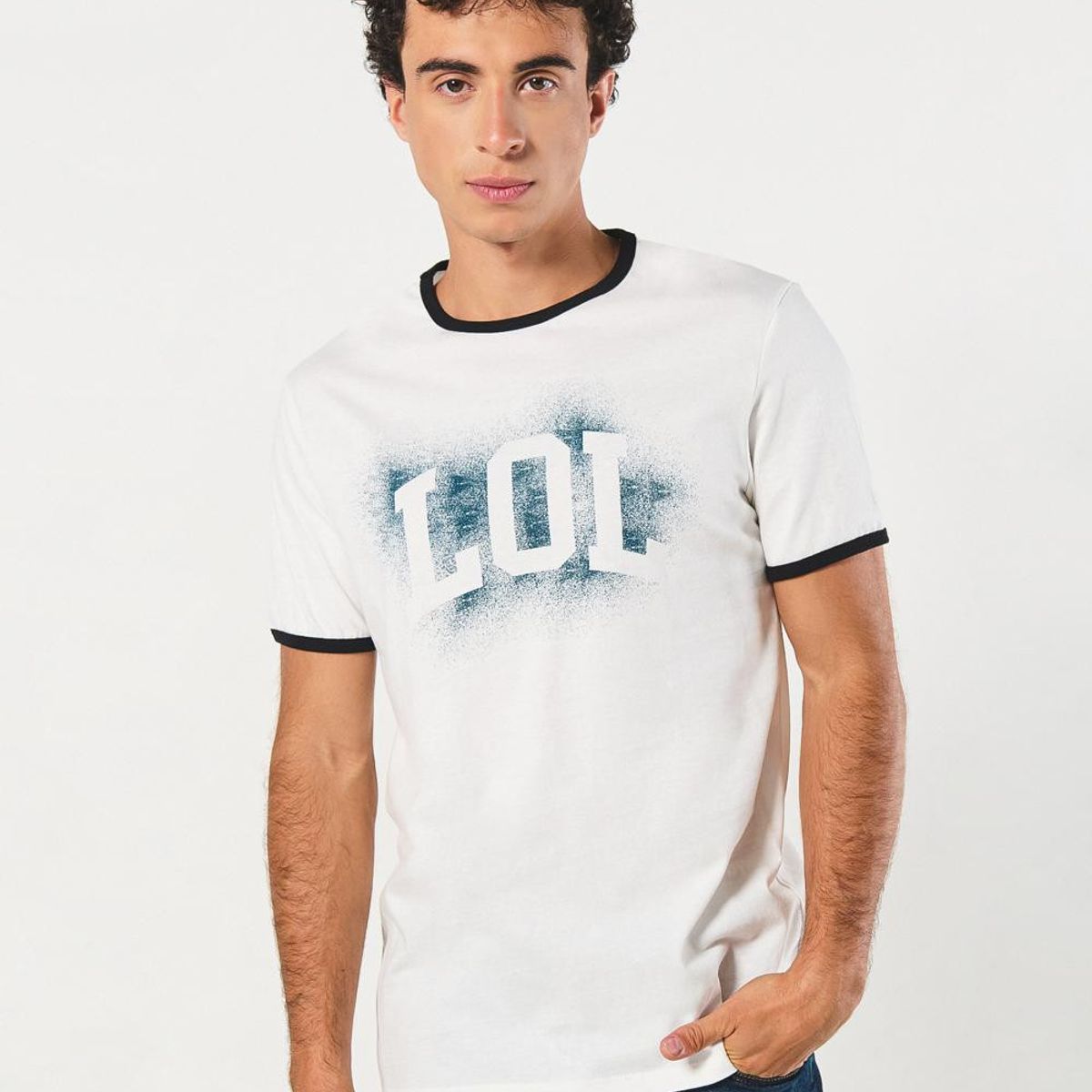 KOAJ - KOAJ Camiseta college crema con cuello redondo y contrastes Hombre