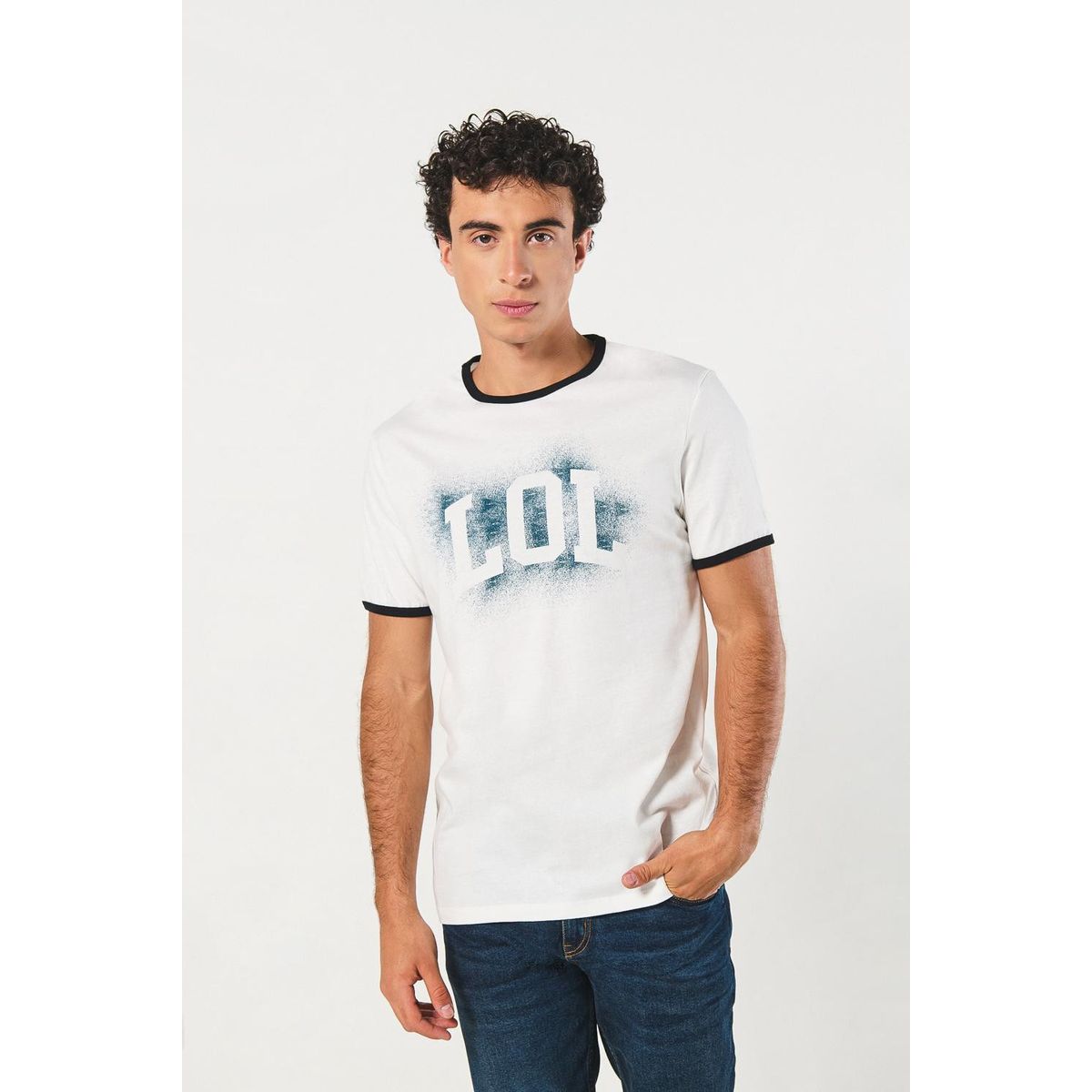 KOAJ - KOAJ Camiseta college crema con cuello redondo y contrastes Hombre