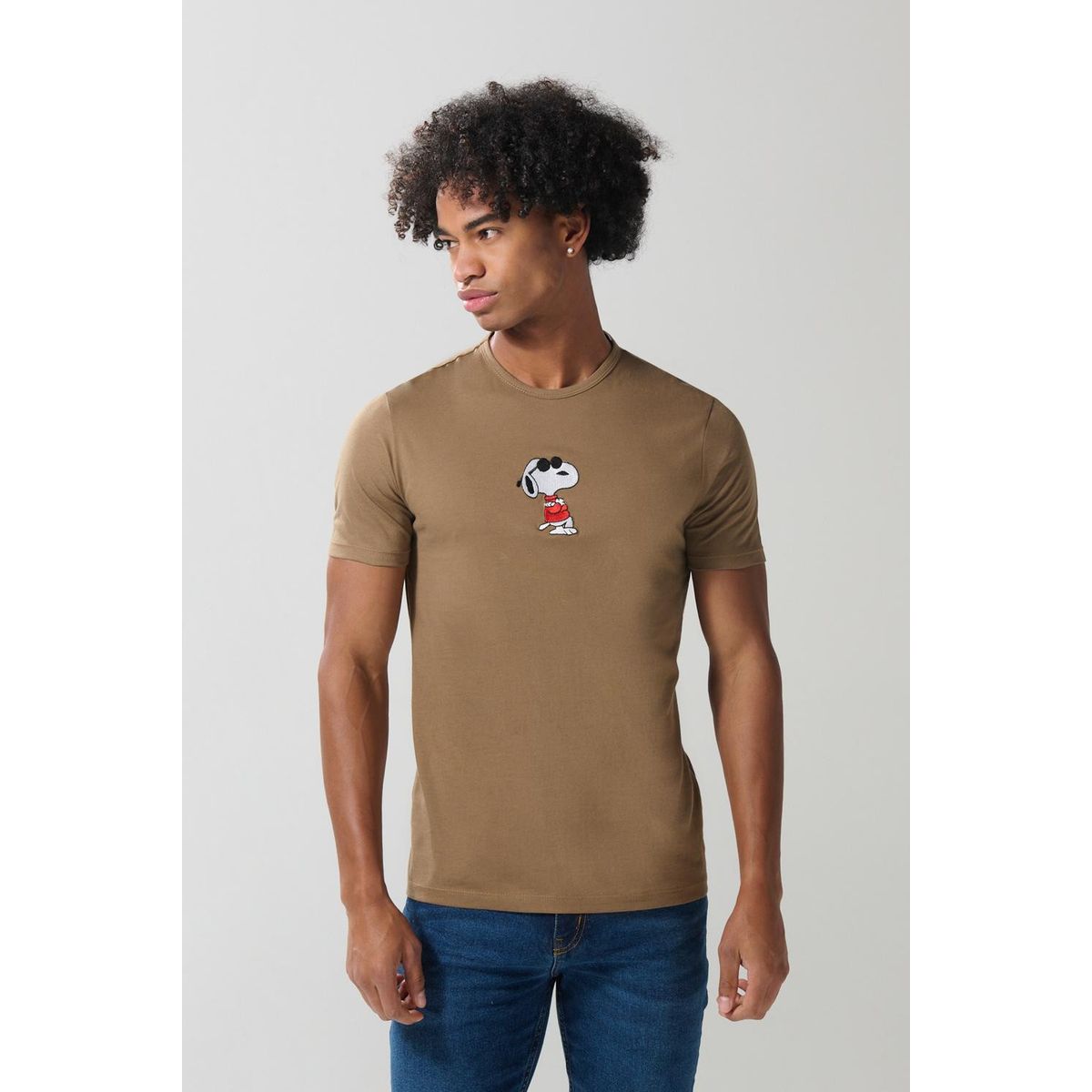 KOAJ - KOAJ Camiseta cuello redondo unicolor con arte de Snoopy Hombre