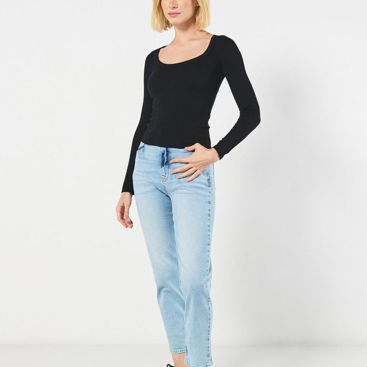 KOAJ - KOAJ Jean súper tiro alto mom azul claro con bota recta Mujer