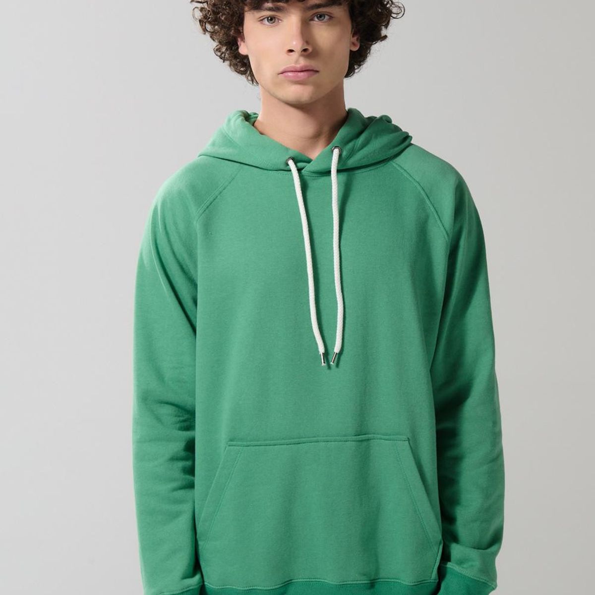 KOAJ - KOAJ Buzo capota unicolor con estampado en frente estilo Col Hombre