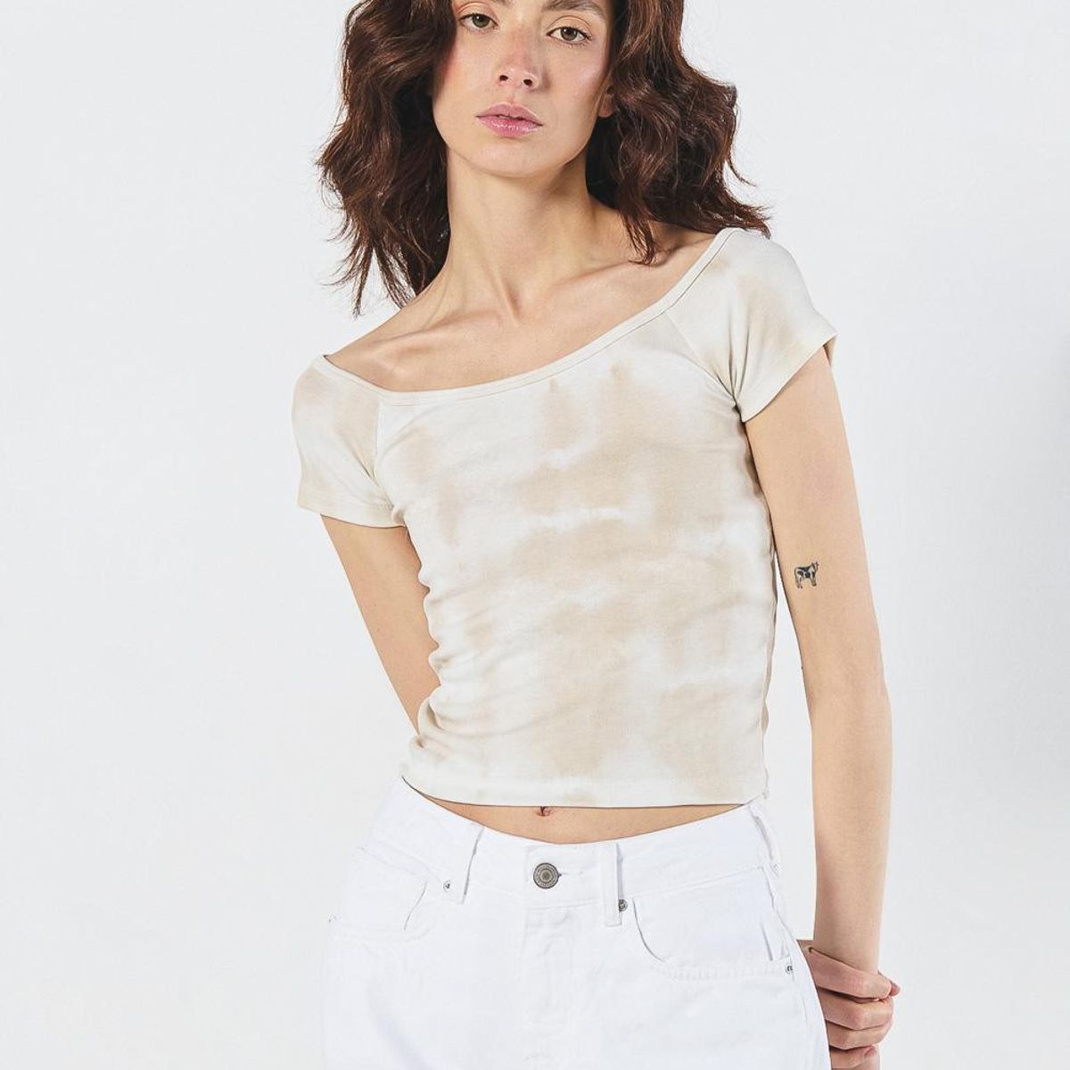 KOAJ - KOAJ Camiseta kaki estampada con manga corta y cuello bande Mujer